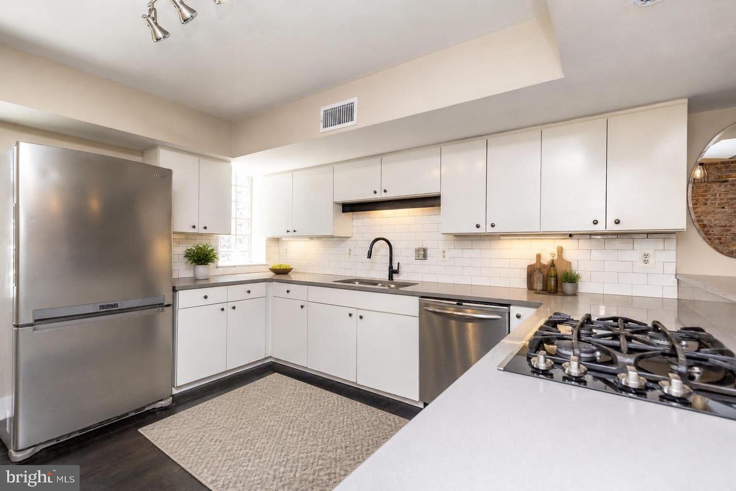 114 Naudain St #g Property Photo 3