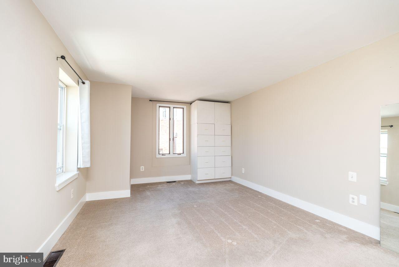114 Naudain St #g Property Photo 6