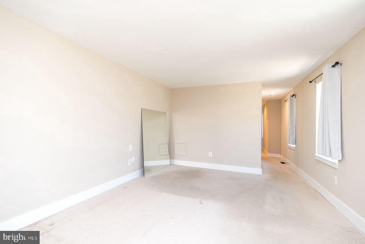 114 Naudain St #g Property Photo 8
