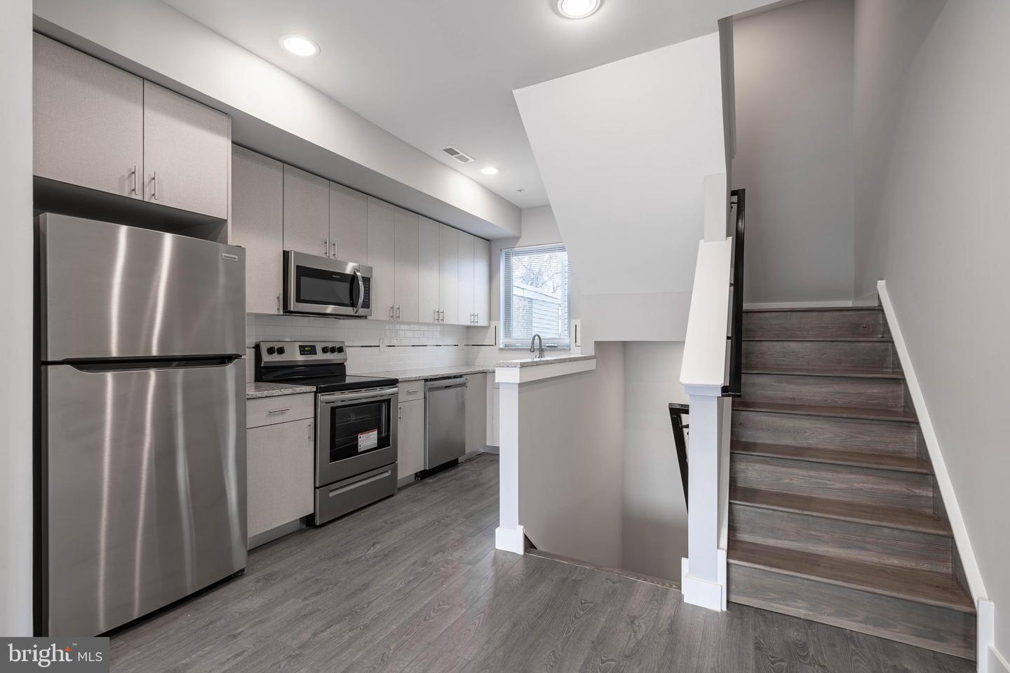 531 W Berks St Property Photo 2