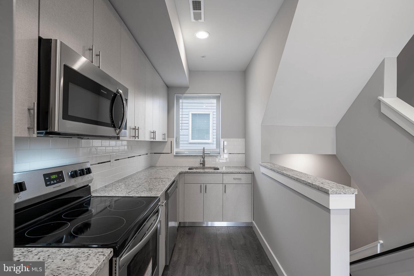 531 W Berks St Property Photo 3