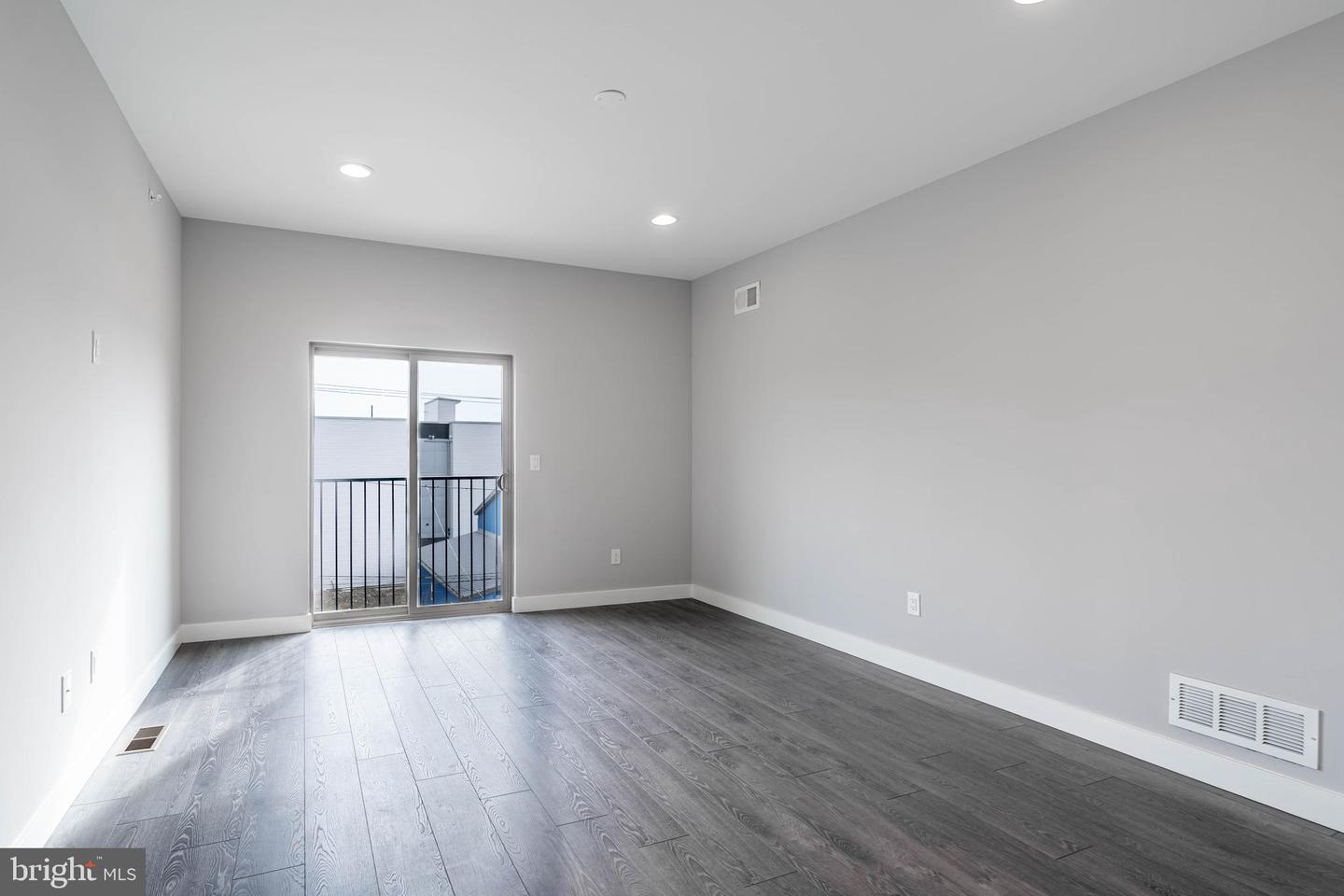 531 W Berks St Property Photo 15