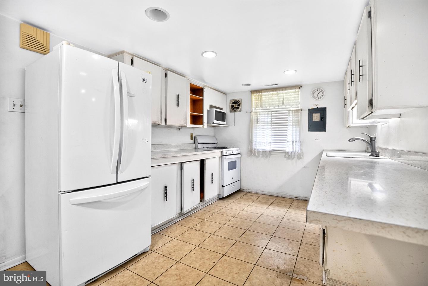 2117 President St Property Photo 4