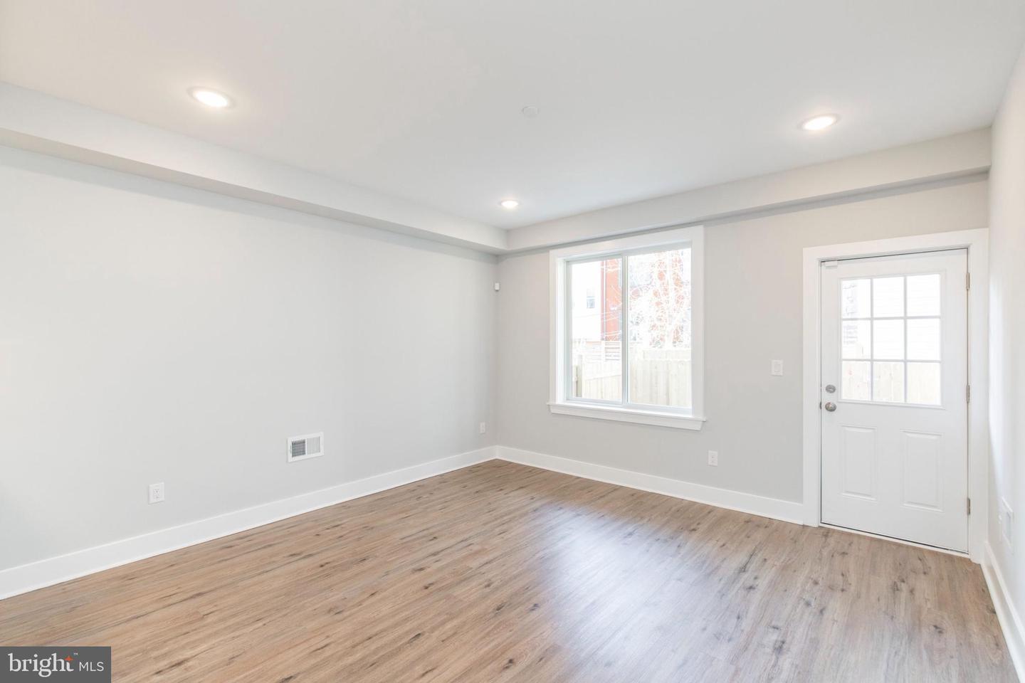 1906 E York St Property Photo 15