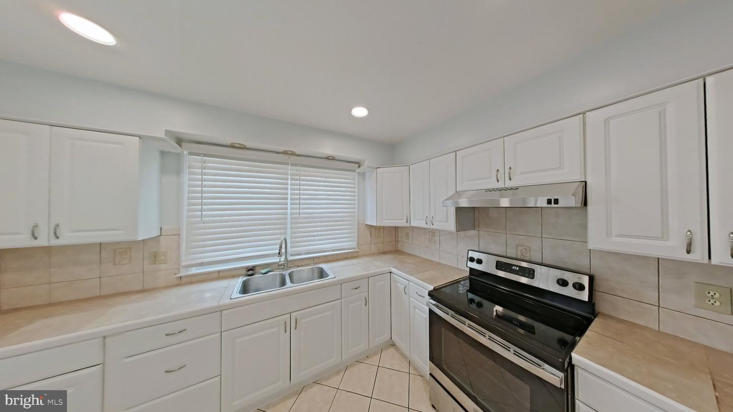 8214 Williams Ave Property Photo 4