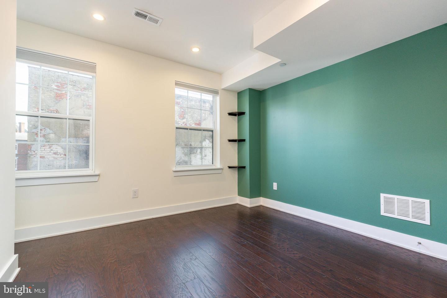 1139 Clay St #2 Property Photo 17