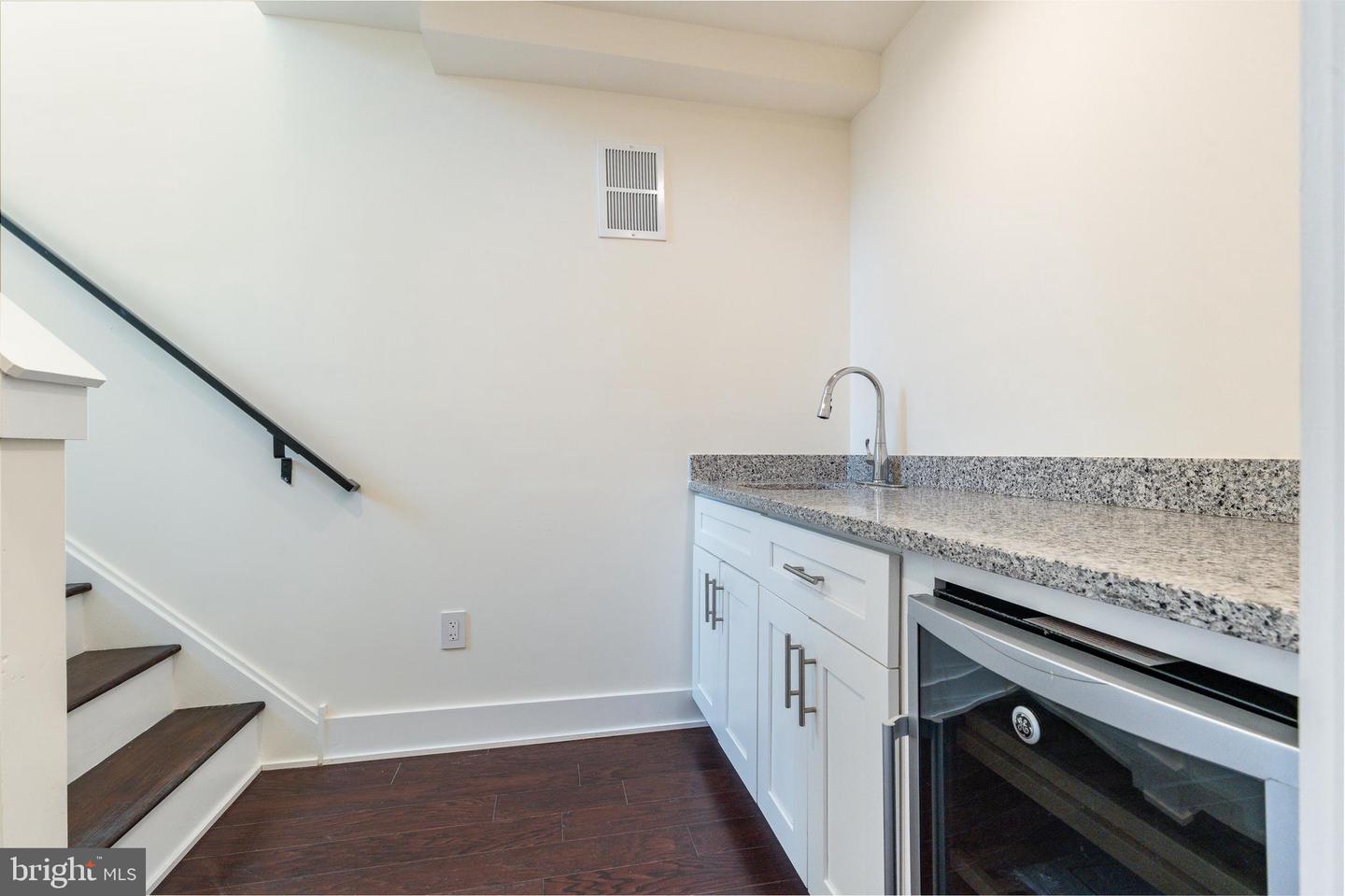 1139 Clay St #2 Property Photo 27