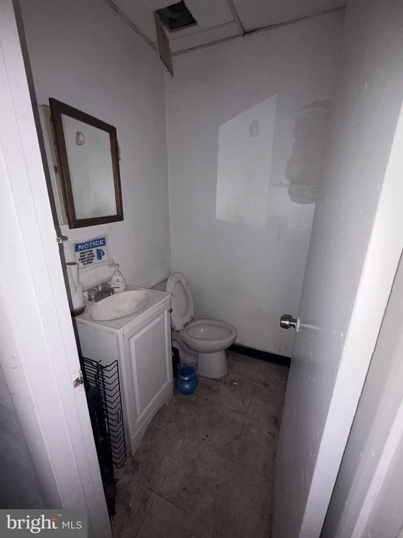 157 S 60th St Property Photo 24