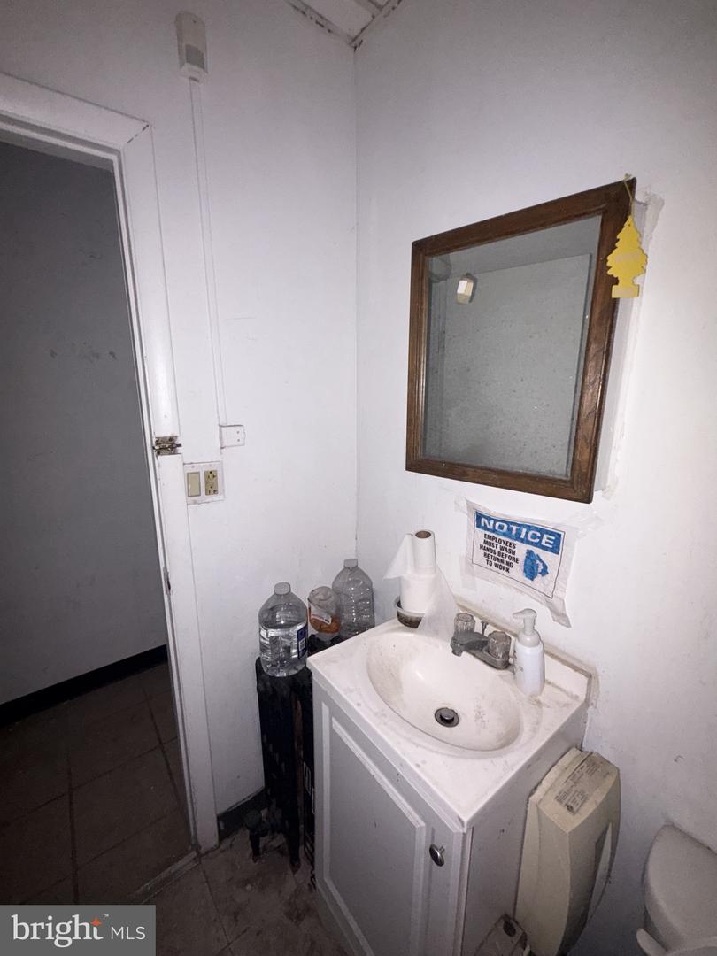 157 S 60th St Property Photo 25