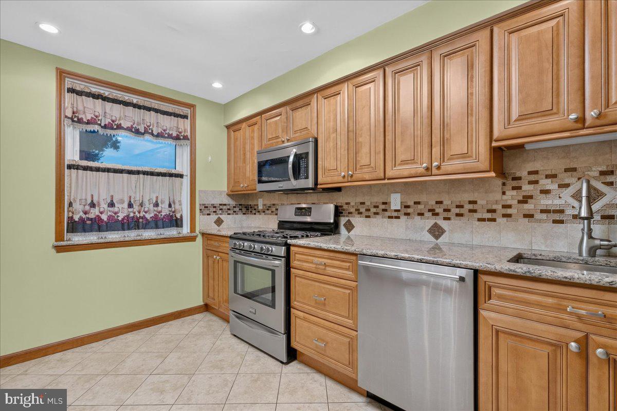 11737 Denman Rd Property Photo 23