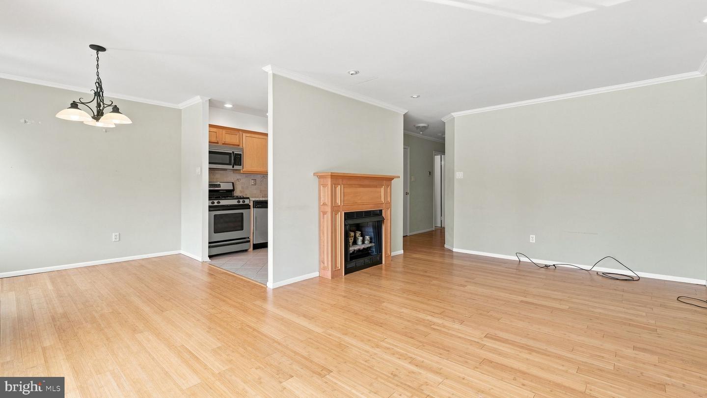 9522-00 James St #82a Property Photo 6
