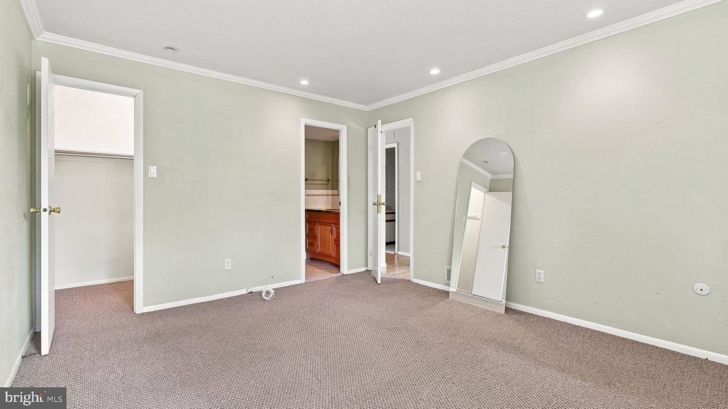 9522-00 James St #82a Property Photo 11