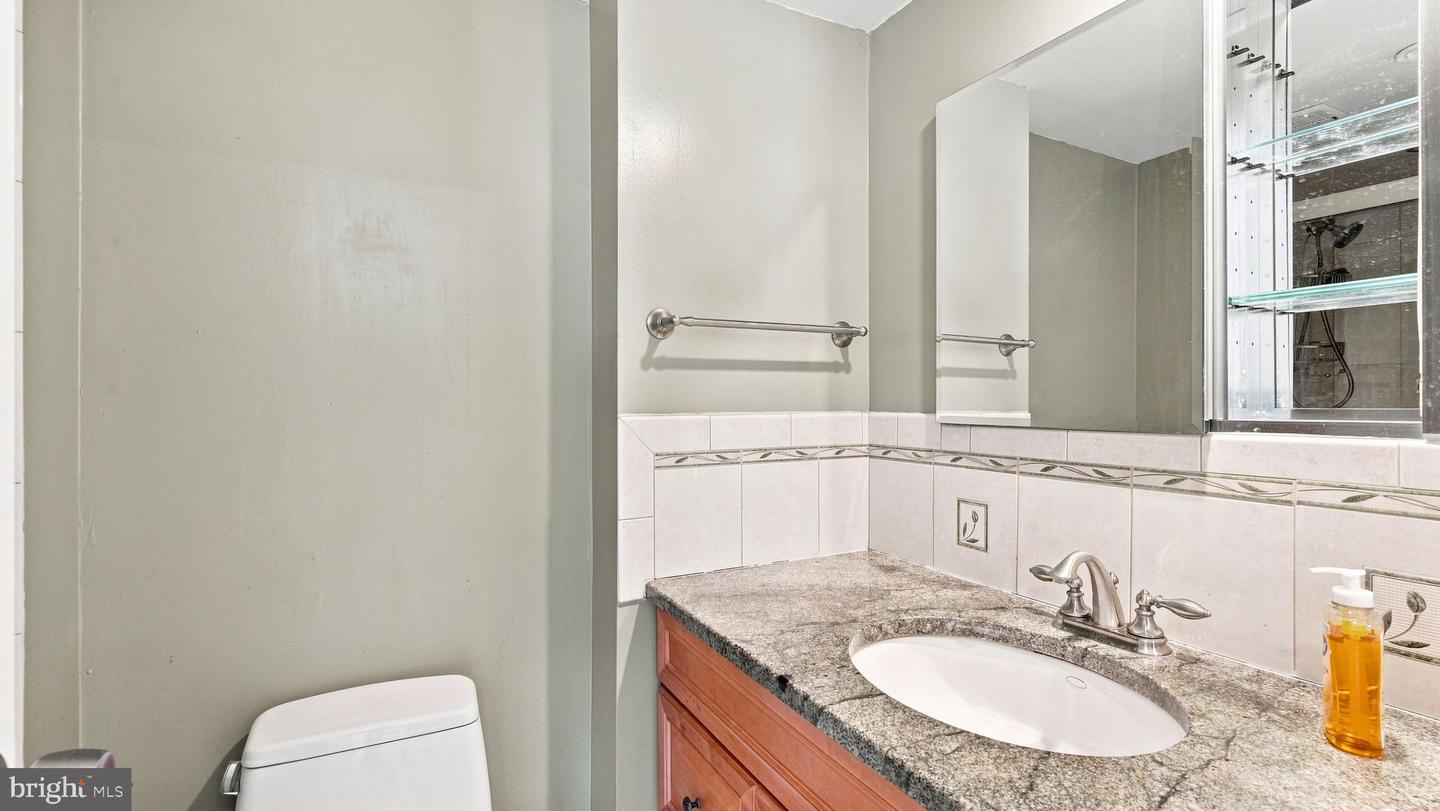 9522-00 James St #82a Property Photo 13