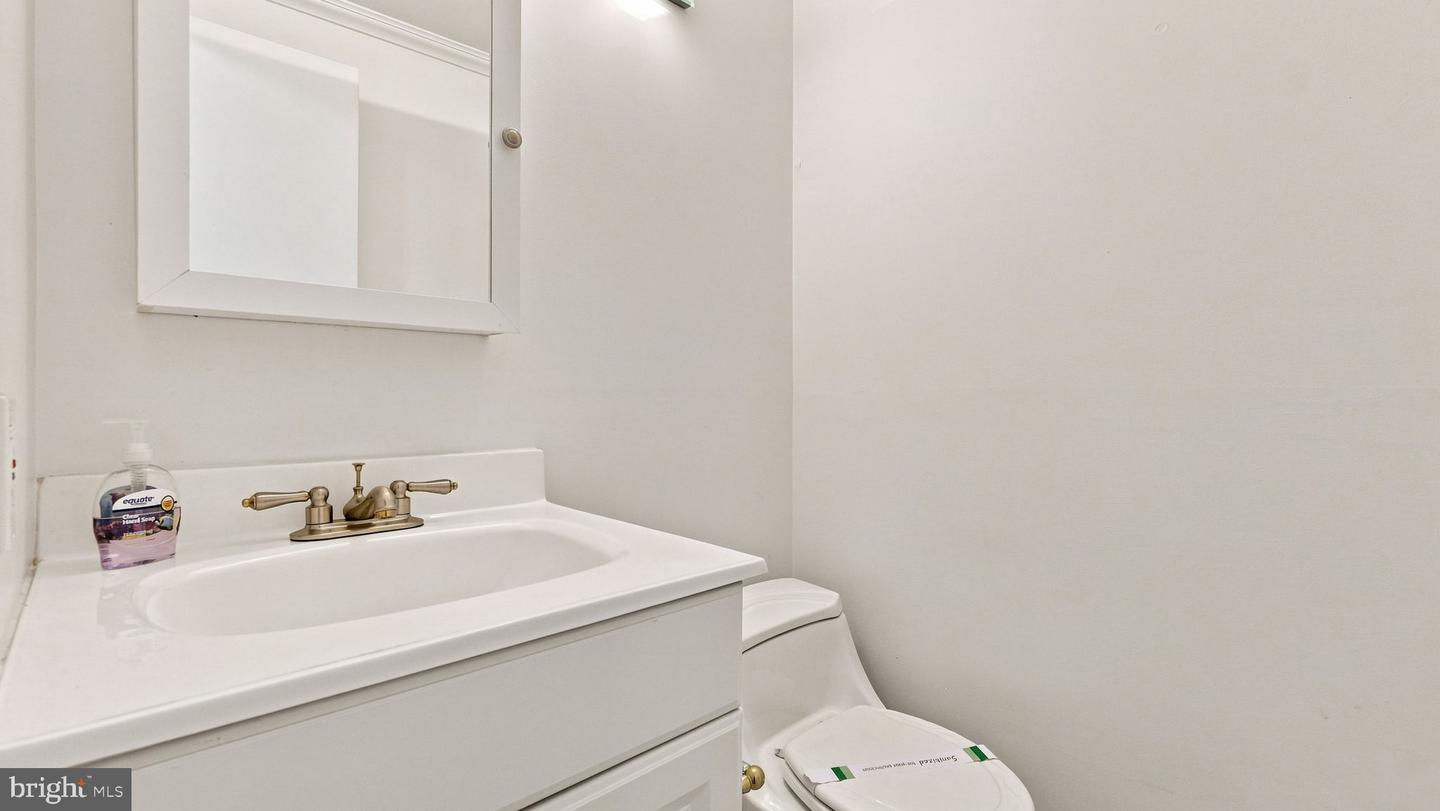 9522-00 James St #82a Property Photo 21