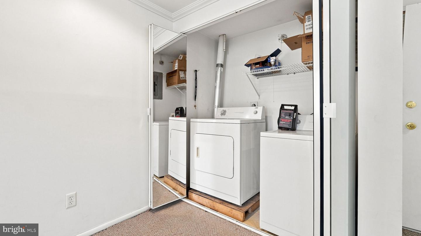 9522-00 James St #82a Property Photo 22