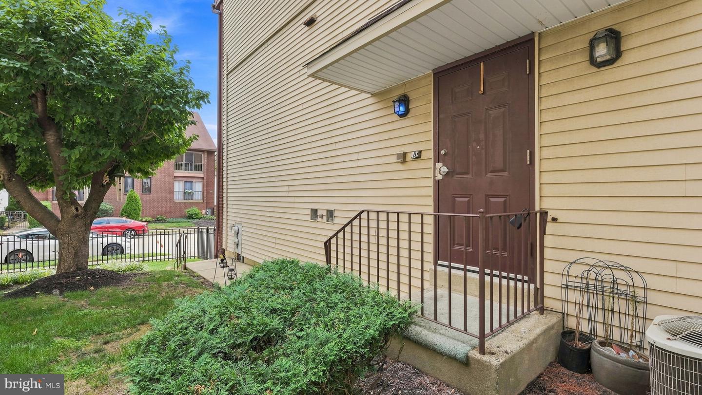 9522-00 James St #82a Property Photo 23
