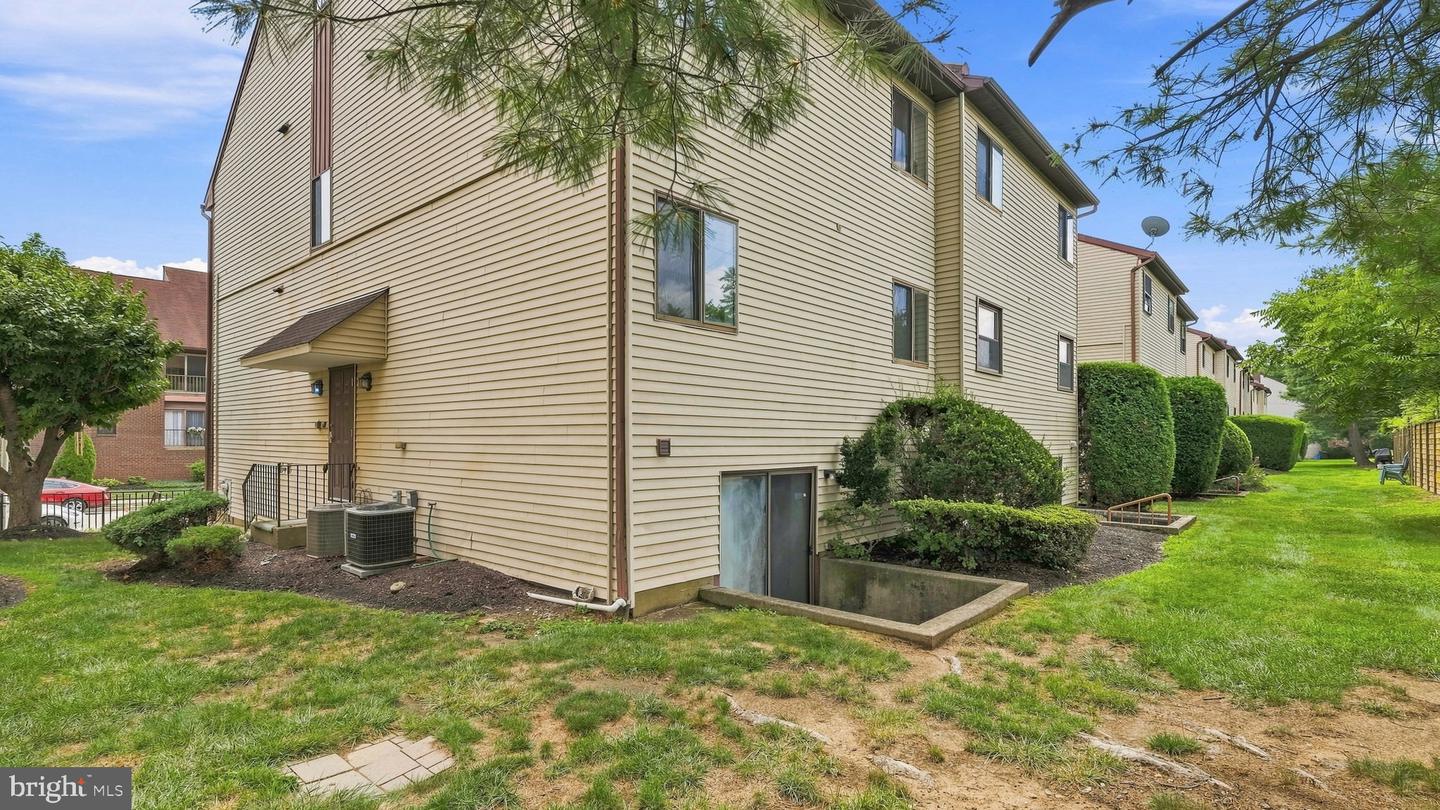 9522-00 James St #82a Property Photo 24