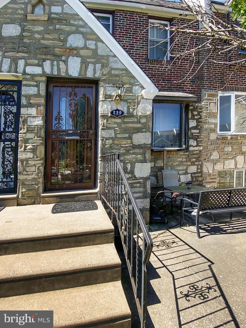 230 E Fariston Dr Property Photo 3