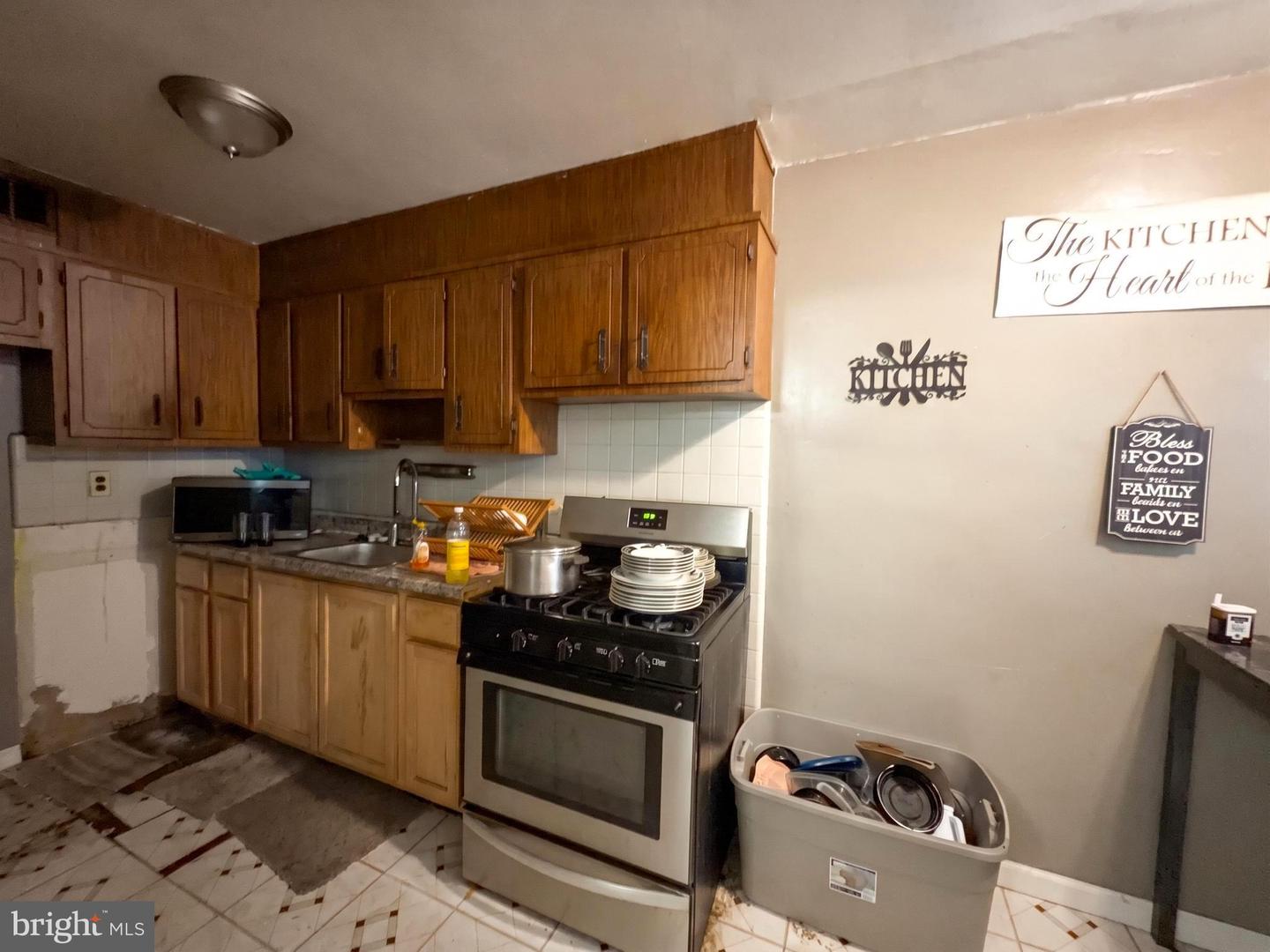 230 E Fariston Dr Property Photo 7