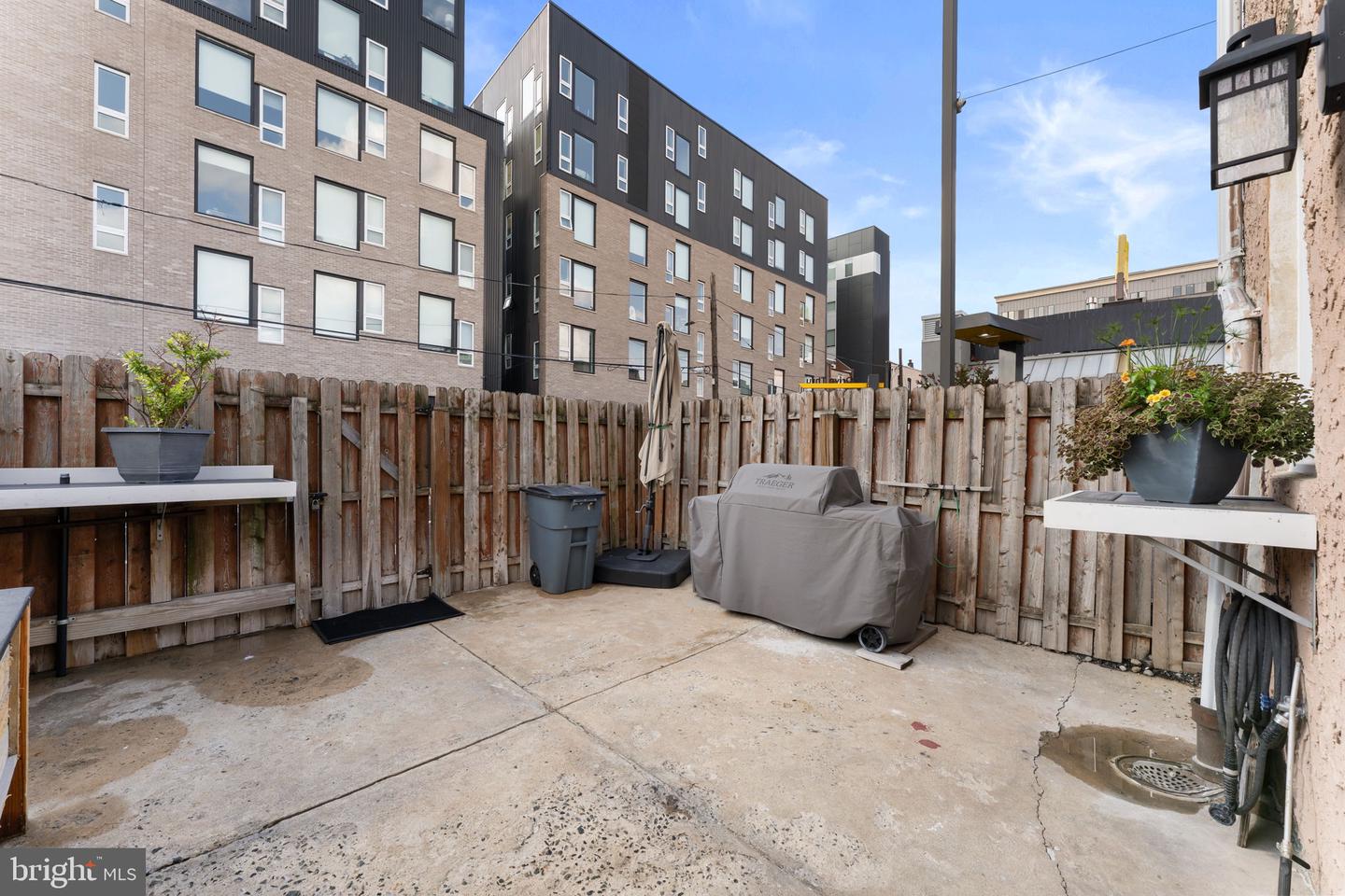 1136 Leopard St Property Photo 27