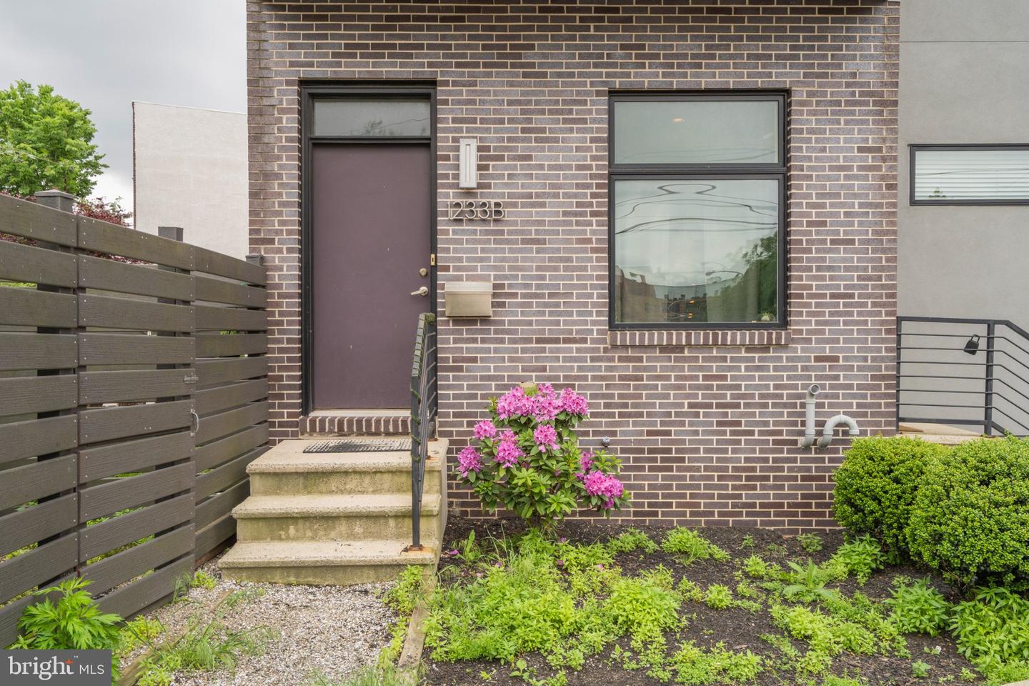 1233 N 3rd St #b Property Photo 2