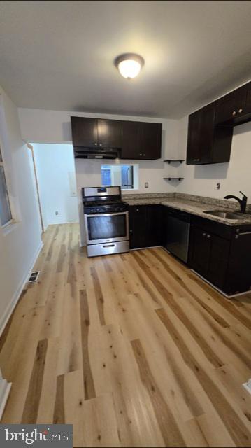 1835 N LEITHGOW ST Property Photo 1