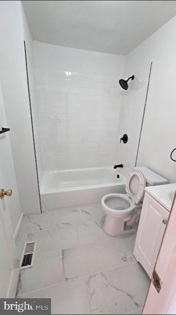 1835 N Leithgow St Property Photo 3