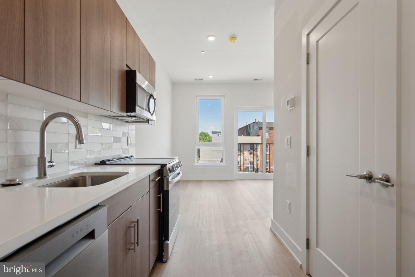 130 W Girard Ave #308 Property Photo 13