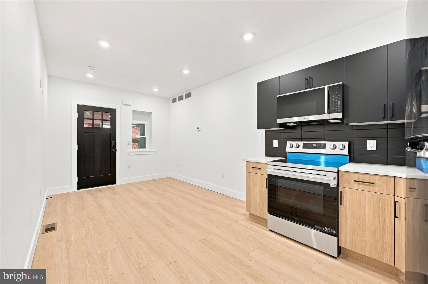 112 S 57th St Property Photo 4