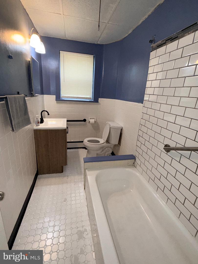 6020 Walnut St Property Photo 4