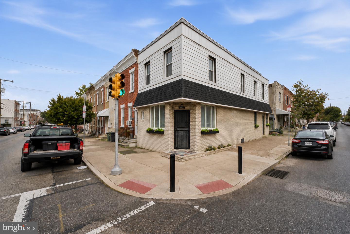 2633 E Ann St Property Photo 1