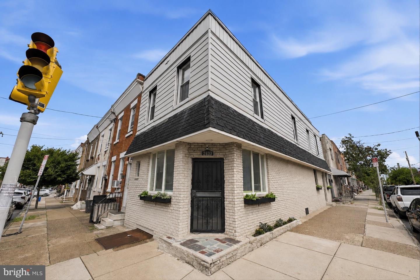 2633 E Ann St Property Photo 30