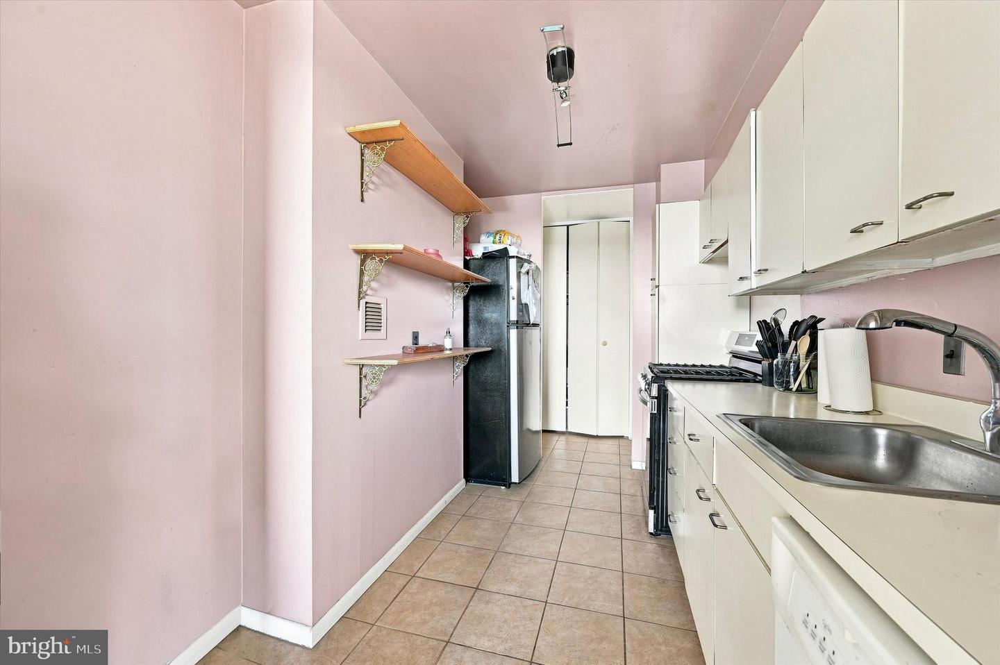 3600-00 Conshohocken Ave #1414 Property Photo 8