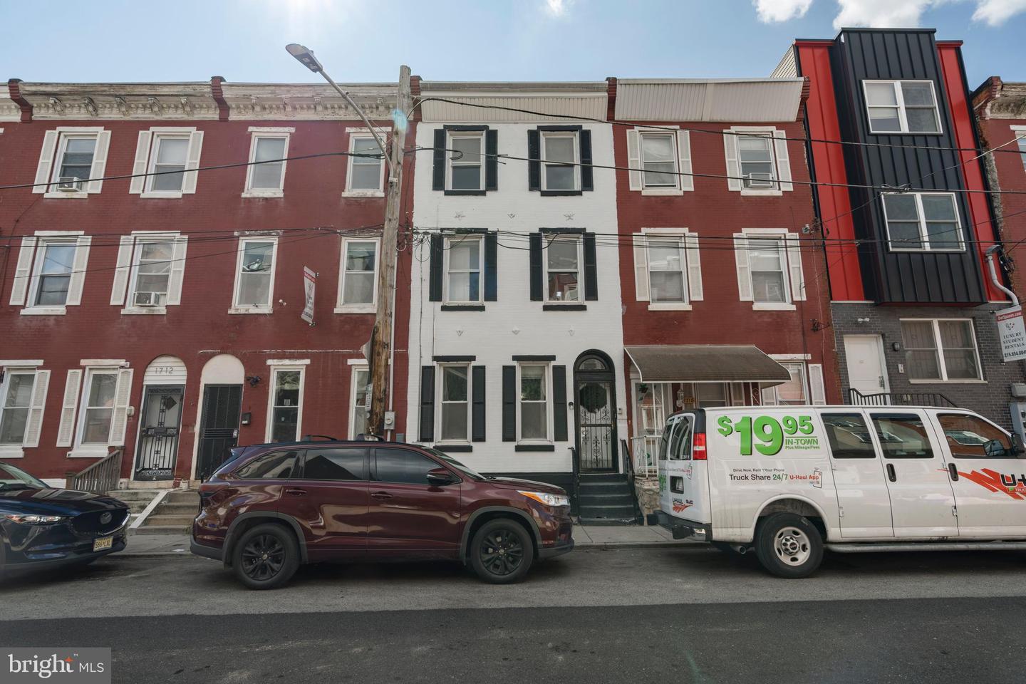 1716 N Willington St Property Photo 1