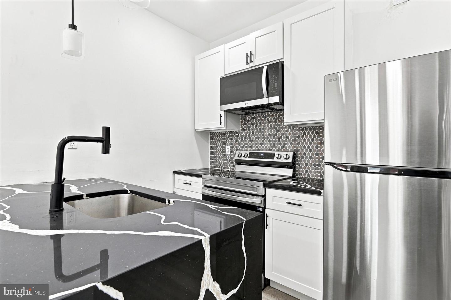 2328 NICHOLAS ST Property Photo 1