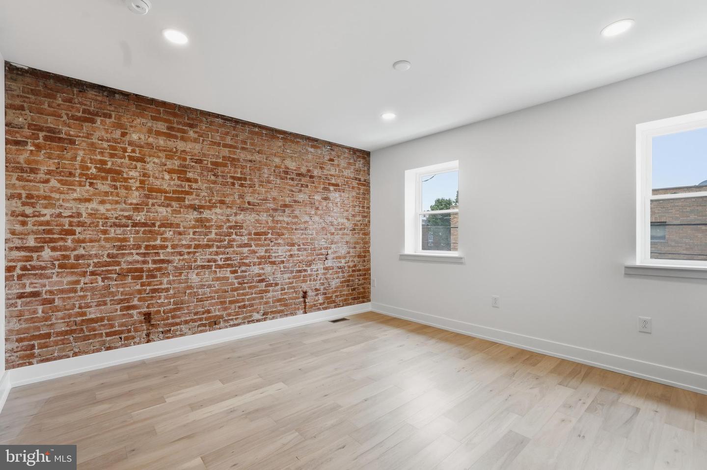 1124 Mifflin St Property Photo 25
