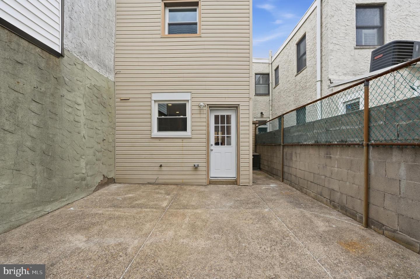 1124 Mifflin St Property Photo 37
