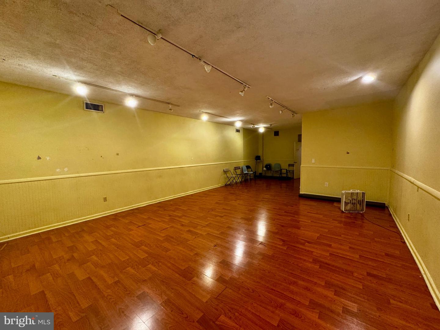1170 S Broad St Property Photo 6