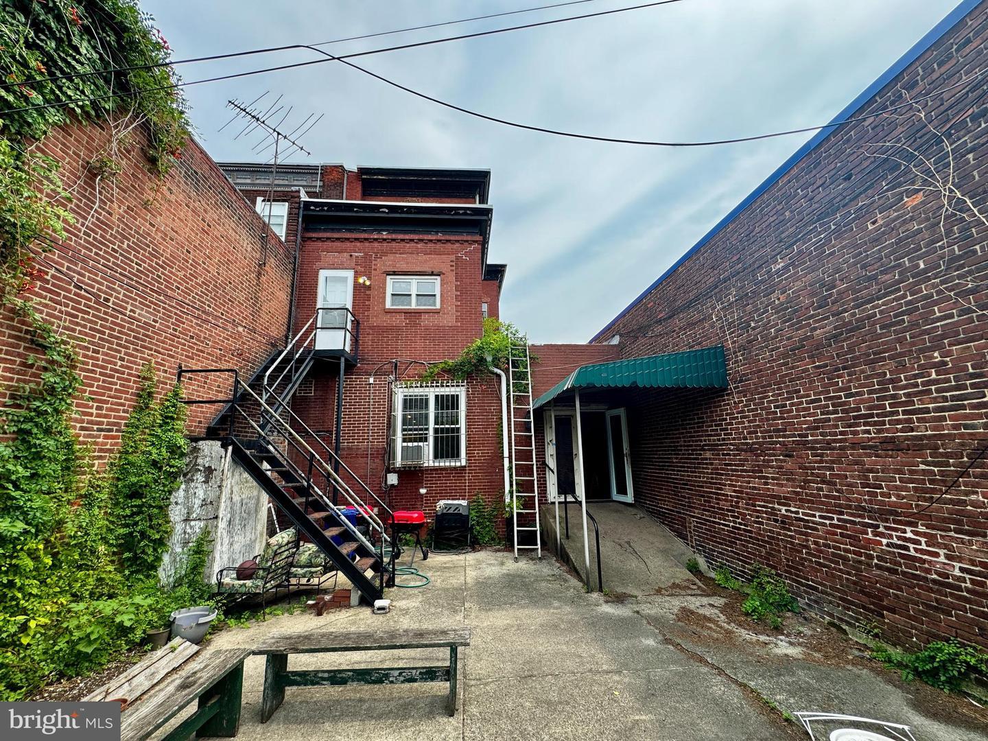 1170 S Broad St Property Photo 8