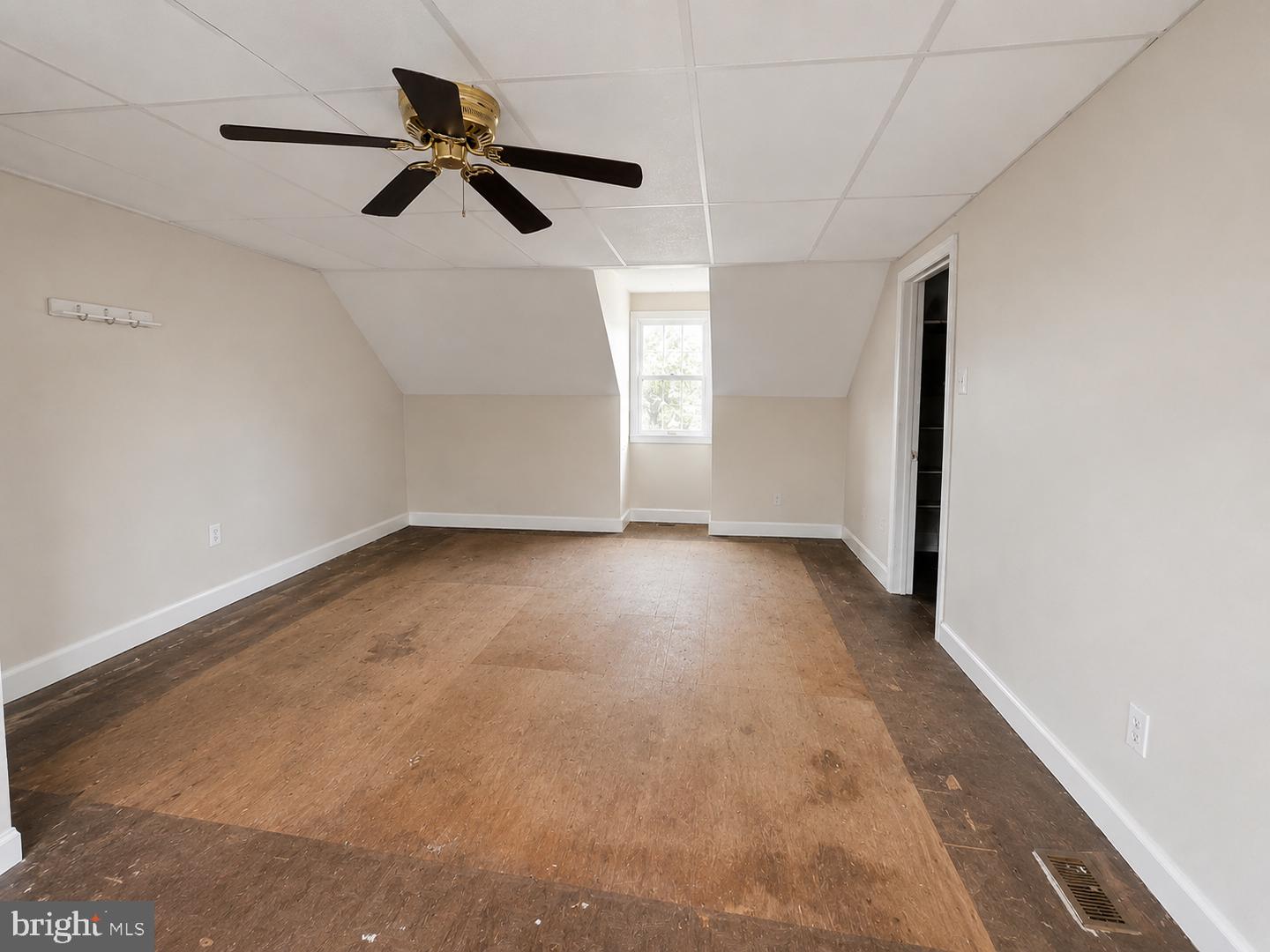 6433 Guyer Ave Property Photo 7