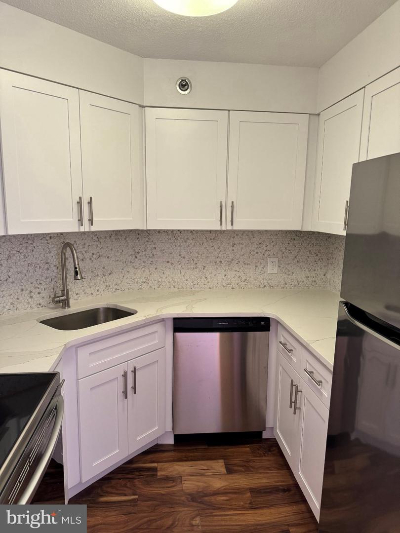 2018-2032 Walnut St #7m Property Photo 3