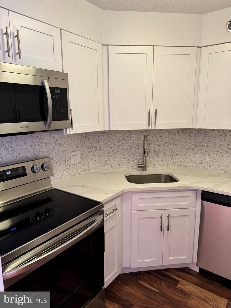 2018-2032 Walnut St #7m Property Photo 4