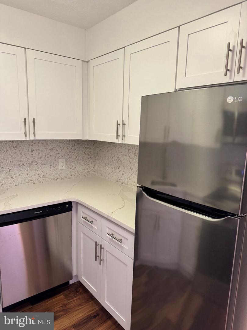 2018-2032 Walnut St #7m Property Photo 6