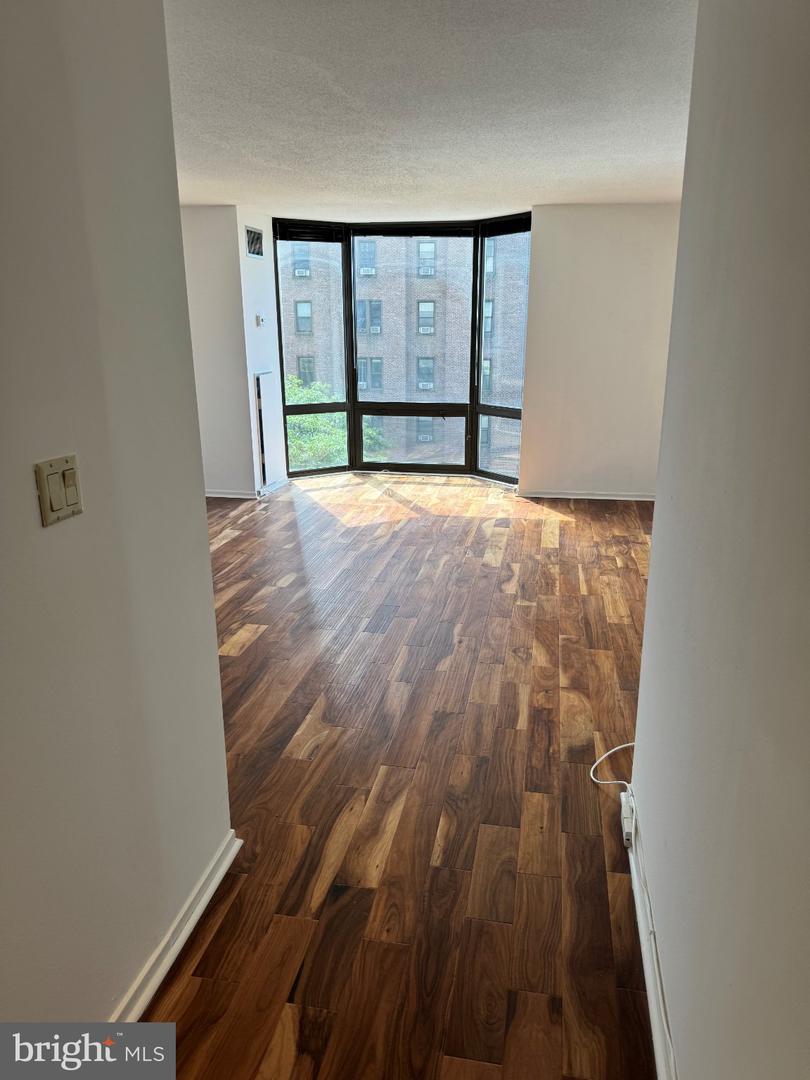 2018-2032 Walnut St #7m Property Photo 7