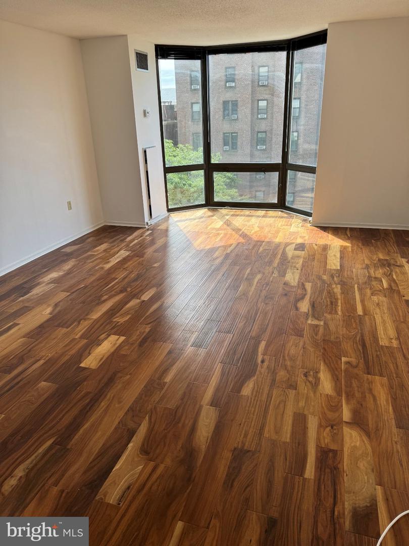 2018-2032 Walnut St #7m Property Photo 8