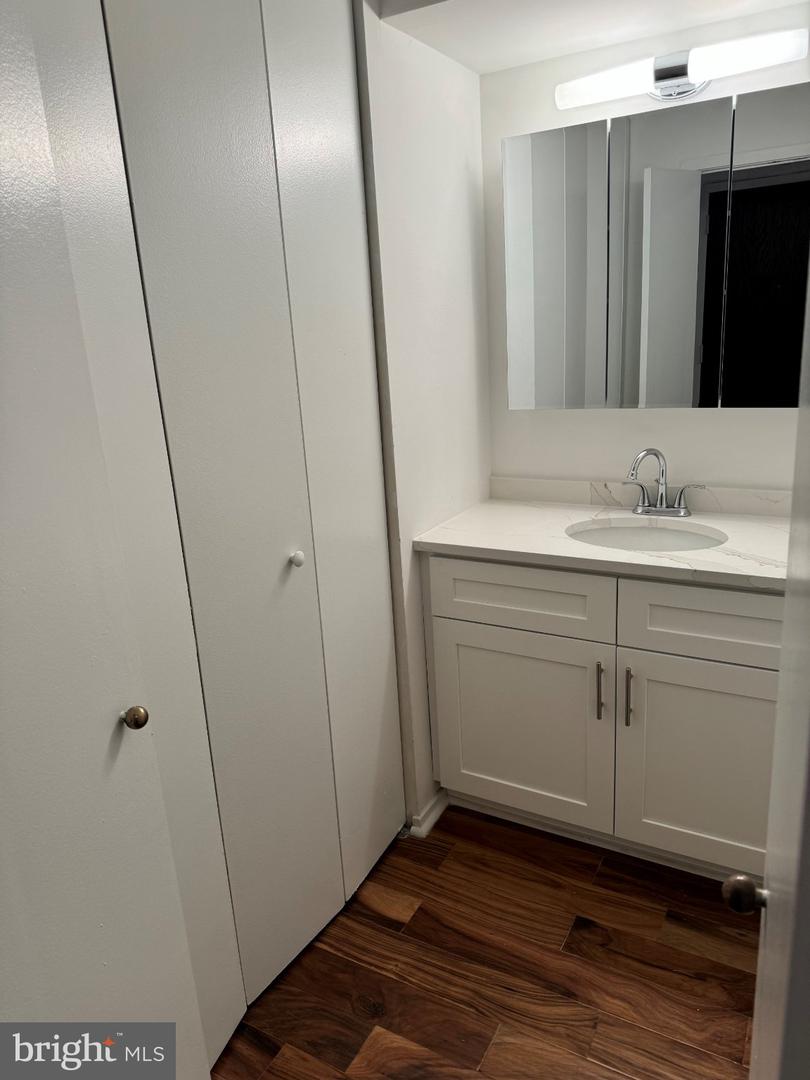 2018-2032 Walnut St #7m Property Photo 9