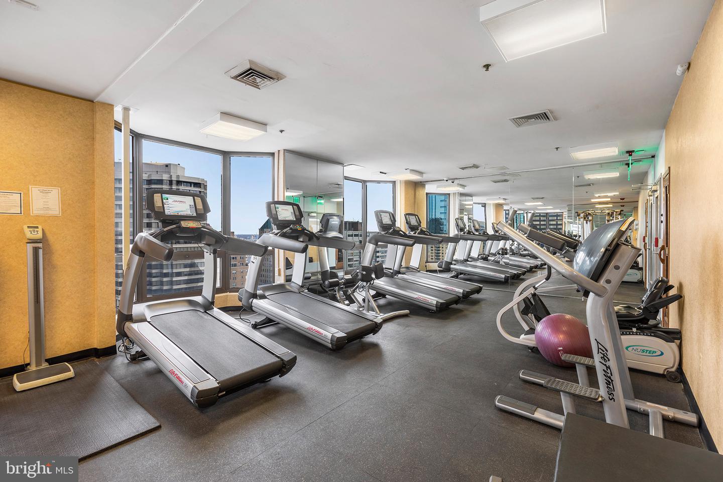 2018-2032 Walnut St #7m Property Photo 15