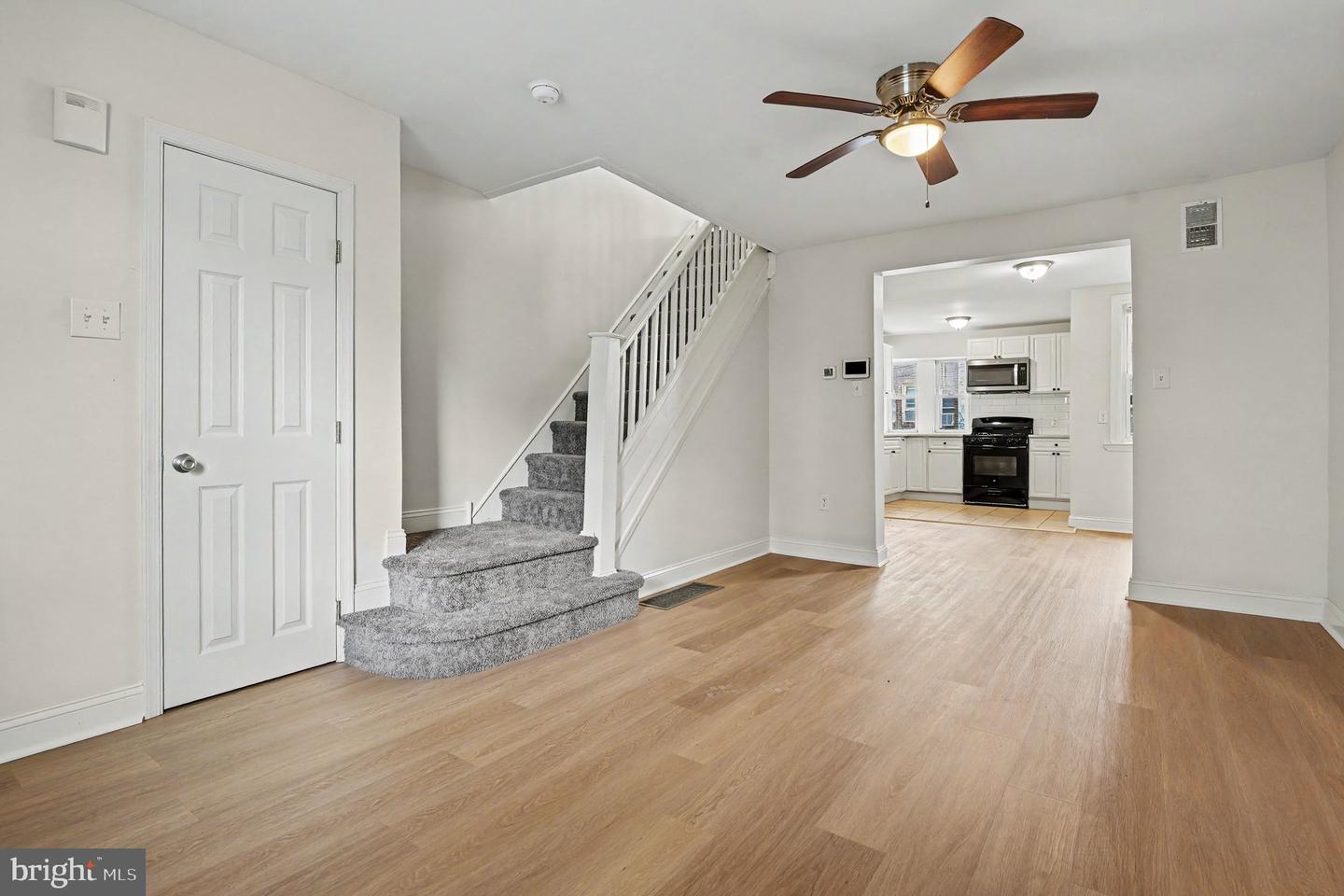 4033 Glendale St Property Photo 4