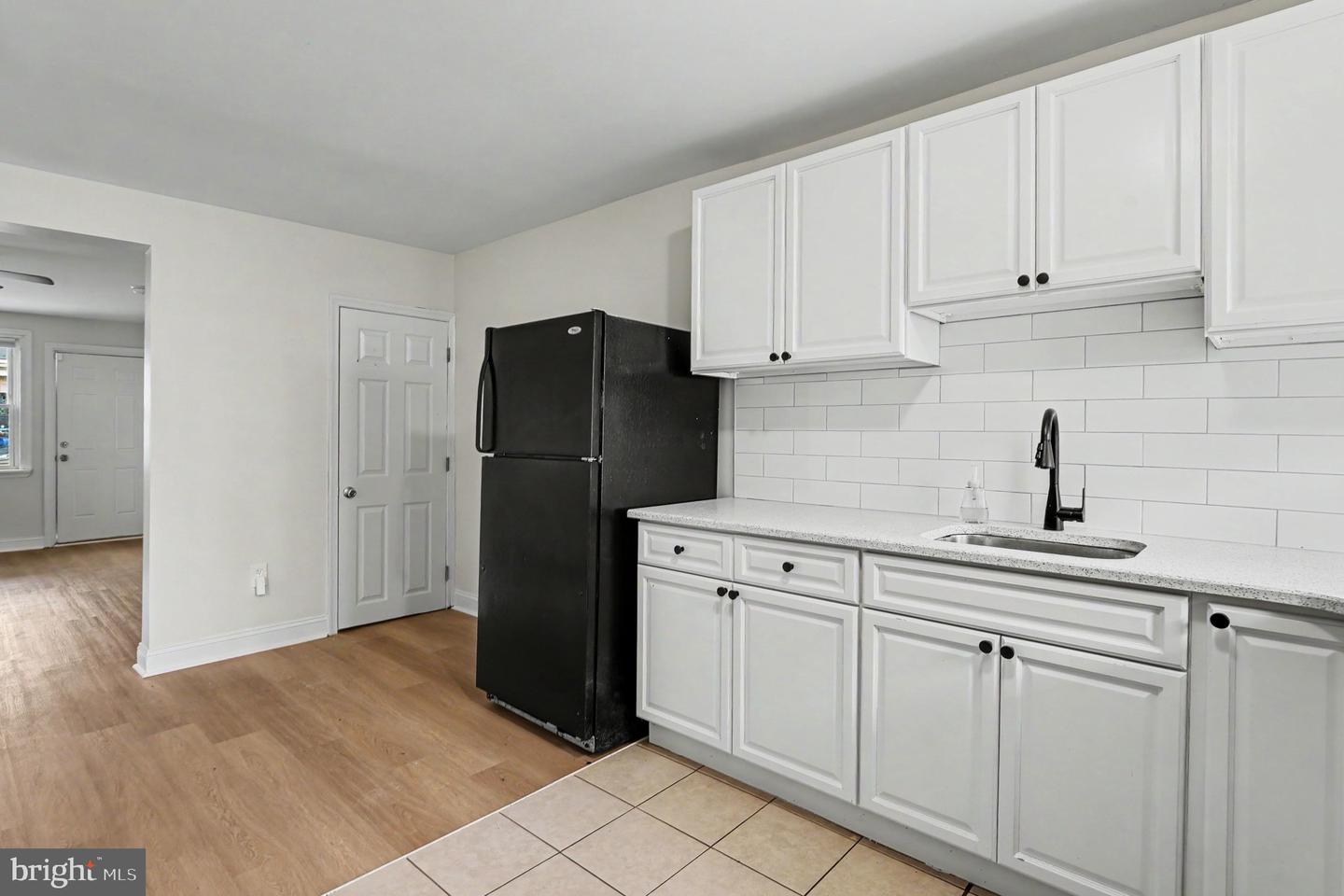 4033 Glendale St Property Photo 9