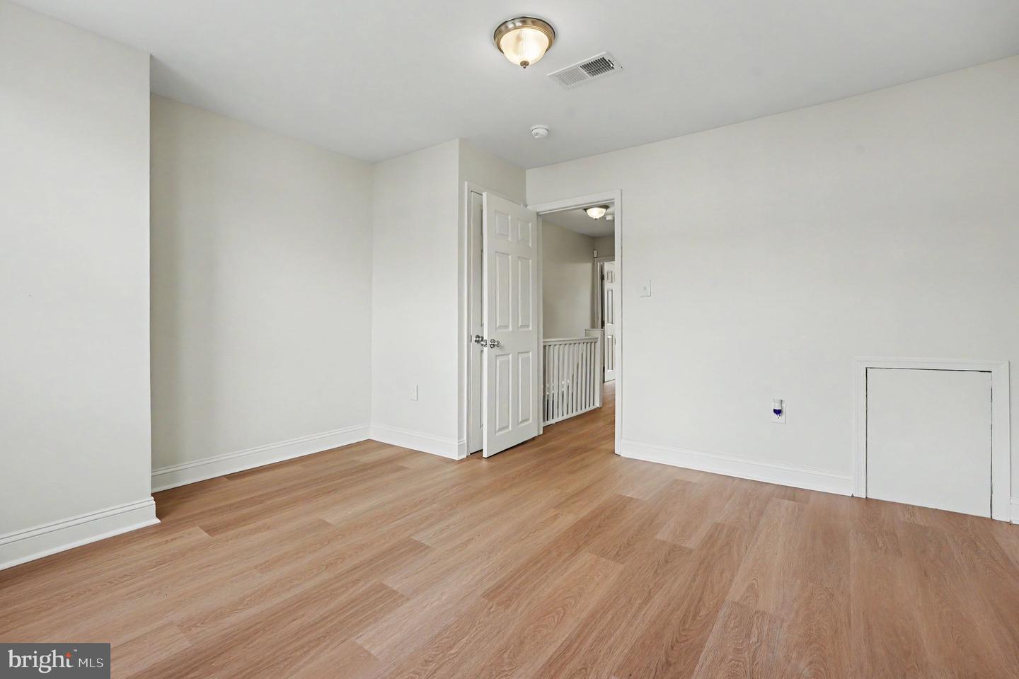 4033 Glendale St Property Photo 14